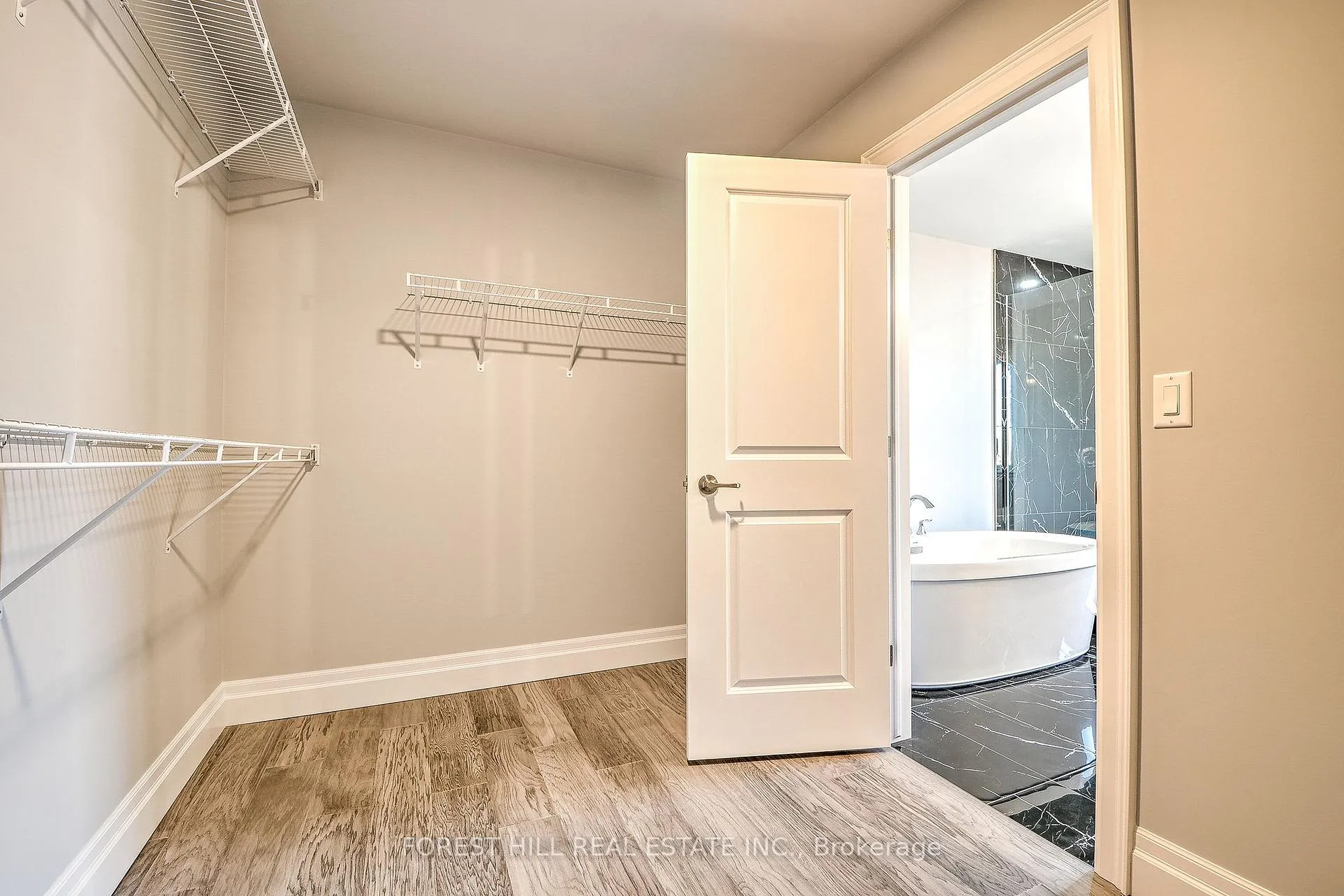 Photo 21 of 586 Orchards Crescent, Windsor — HOMEH