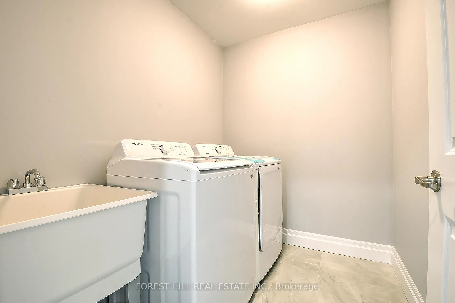 Photo 26 of 586 Orchards Crescent, Windsor — HOMEH