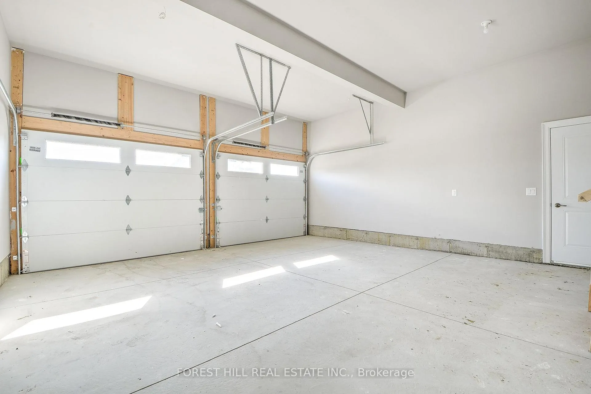 Photo 30 of 586 Orchards Crescent, Windsor — HOMEH