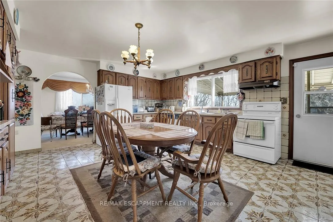 Photo 10 of 492 Second Road E, Hamilton, Rural Stoney Creek — HOMEH