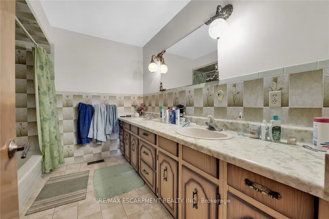 Photo 22 of 492 Second Road E, Hamilton, Rural Stoney Creek — HOMEH