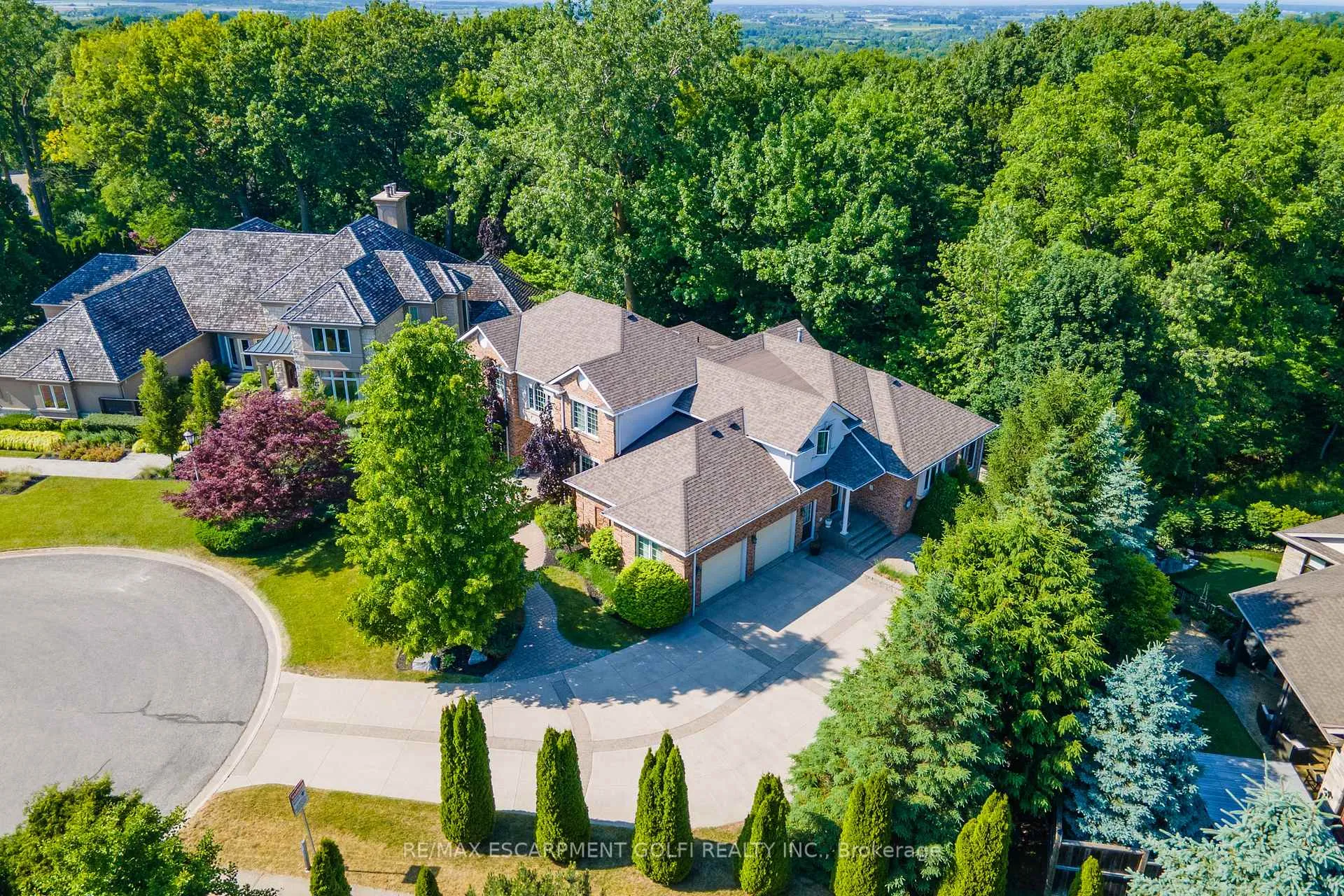 Photo 2 of 6431 Rockcliffe Estates, Niagara Falls, Stamford — HOMEH
