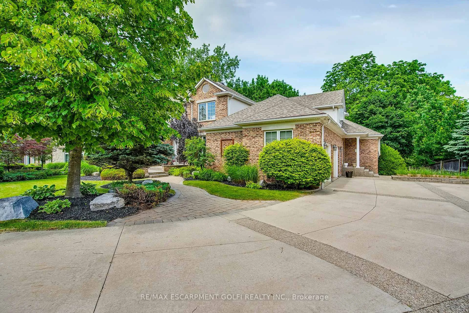 Photo 3 of 6431 Rockcliffe Estates, Niagara Falls, Stamford — HOMEH