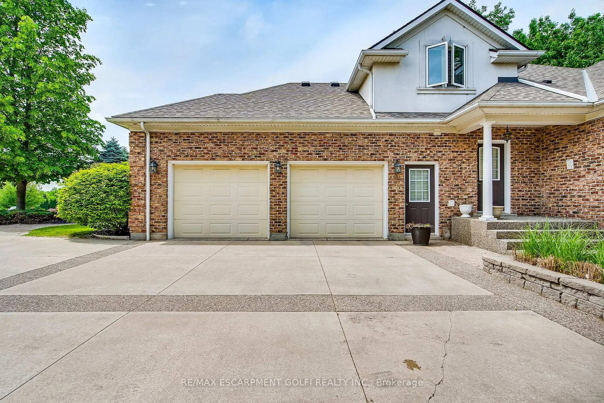 Photo 4 of 6431 Rockcliffe Estates, Niagara Falls, Stamford — HOMEH