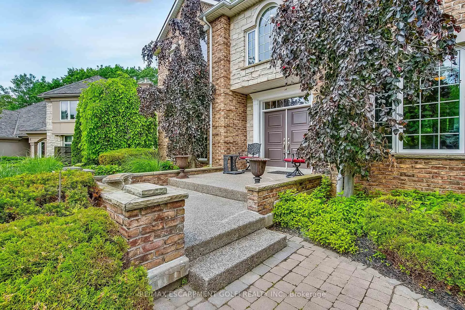 Photo 5 of 6431 Rockcliffe Estates, Niagara Falls, Stamford — HOMEH
