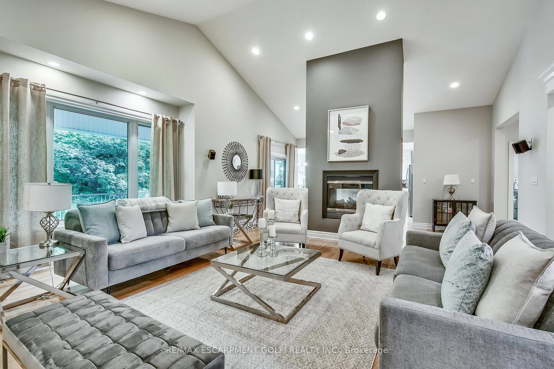 Photo 13 of 6431 Rockcliffe Estates, Niagara Falls, Stamford — HOMEH