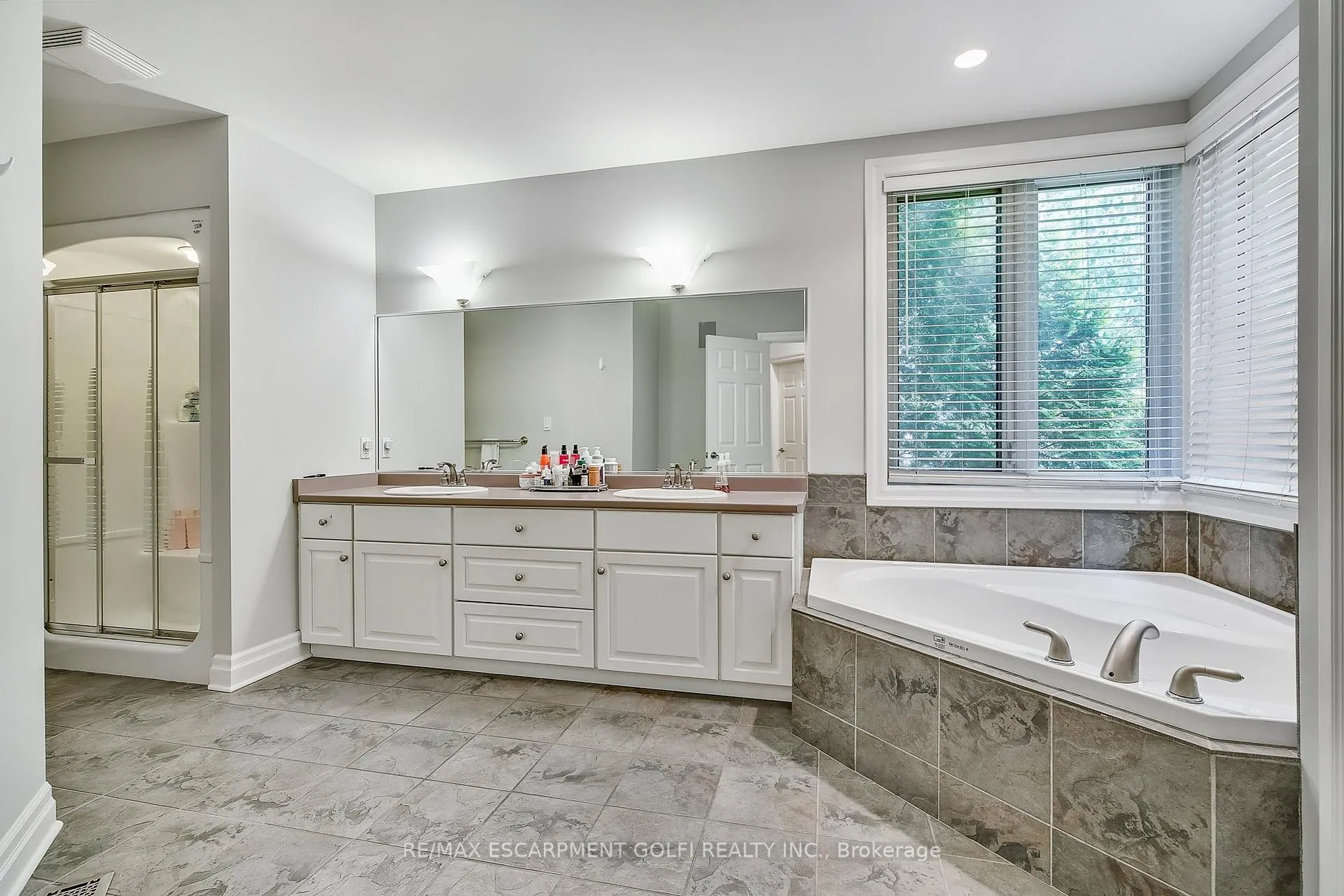 Photo 22 of 6431 Rockcliffe Estates, Niagara Falls, Stamford — HOMEH