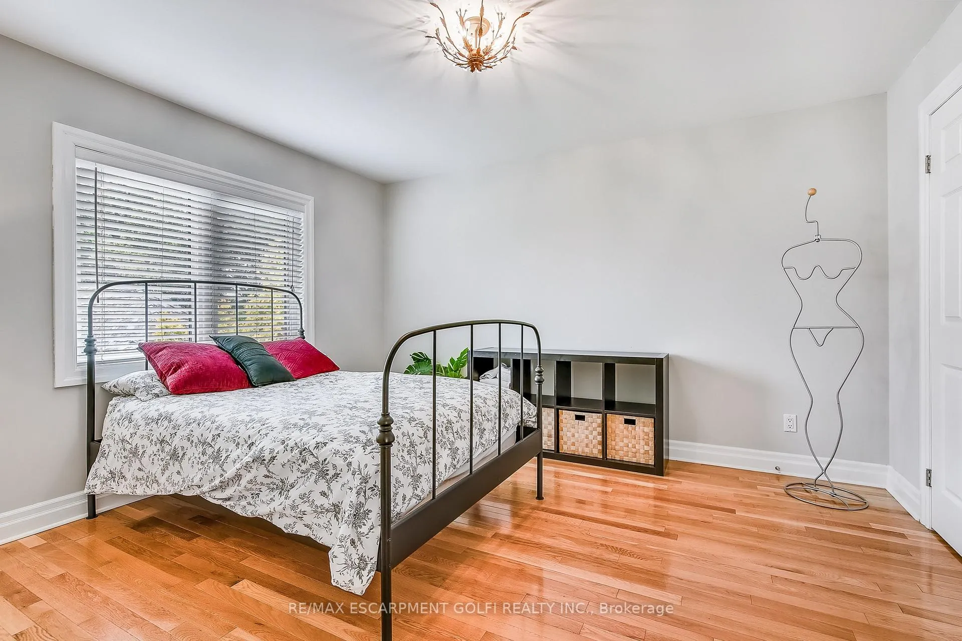 Photo 23 of 6431 Rockcliffe Estates, Niagara Falls, Stamford — HOMEH
