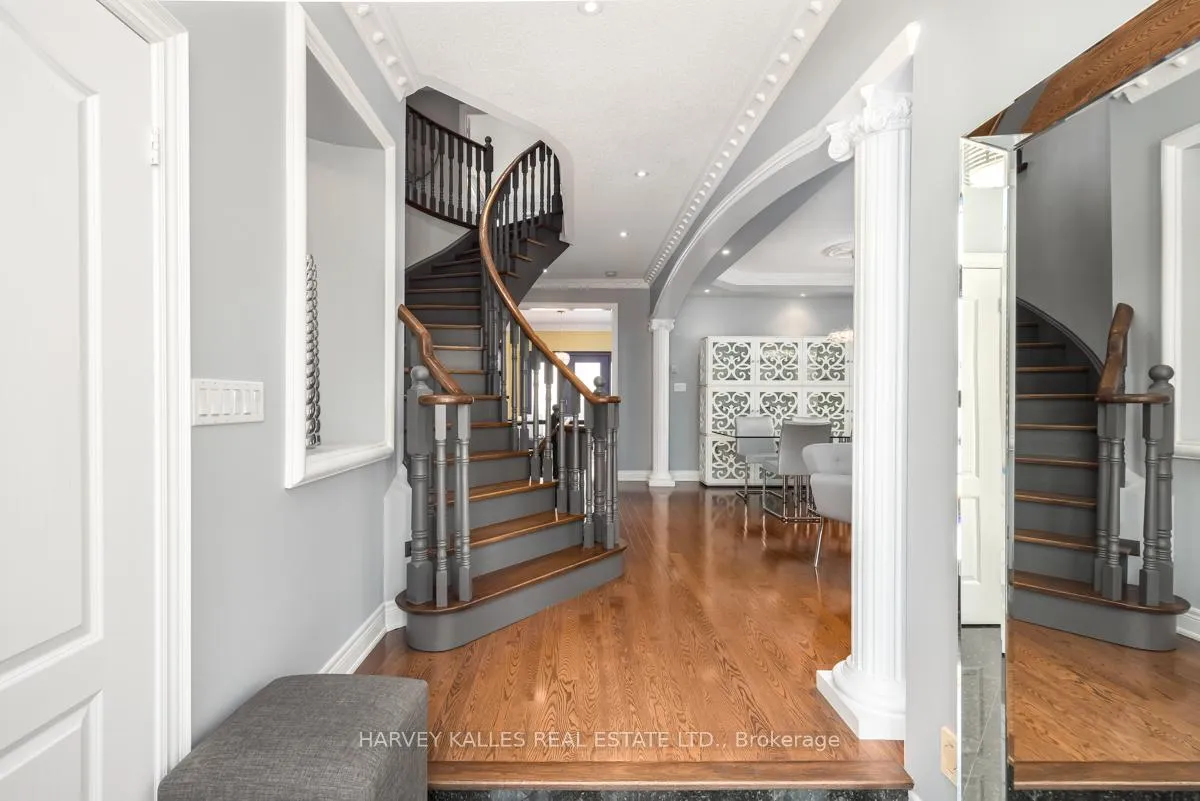 Photo 4 of 20 Concord Road, Vaughan, Beverley Glen — HOMEH