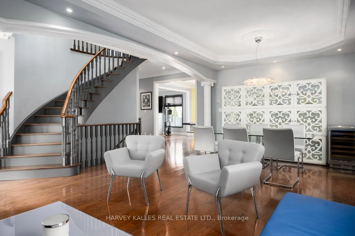 Photo 6 of 20 Concord Road, Vaughan, Beverley Glen — HOMEH