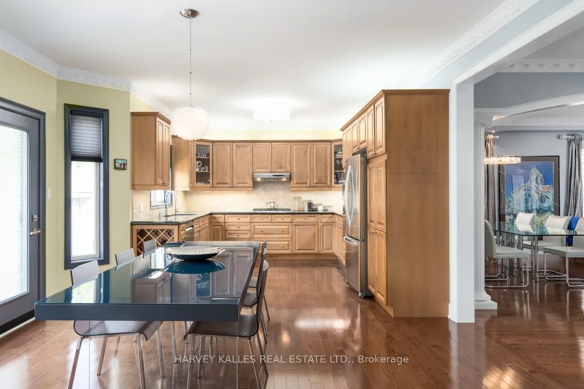Photo 9 of 20 Concord Road, Vaughan, Beverley Glen — HOMEH