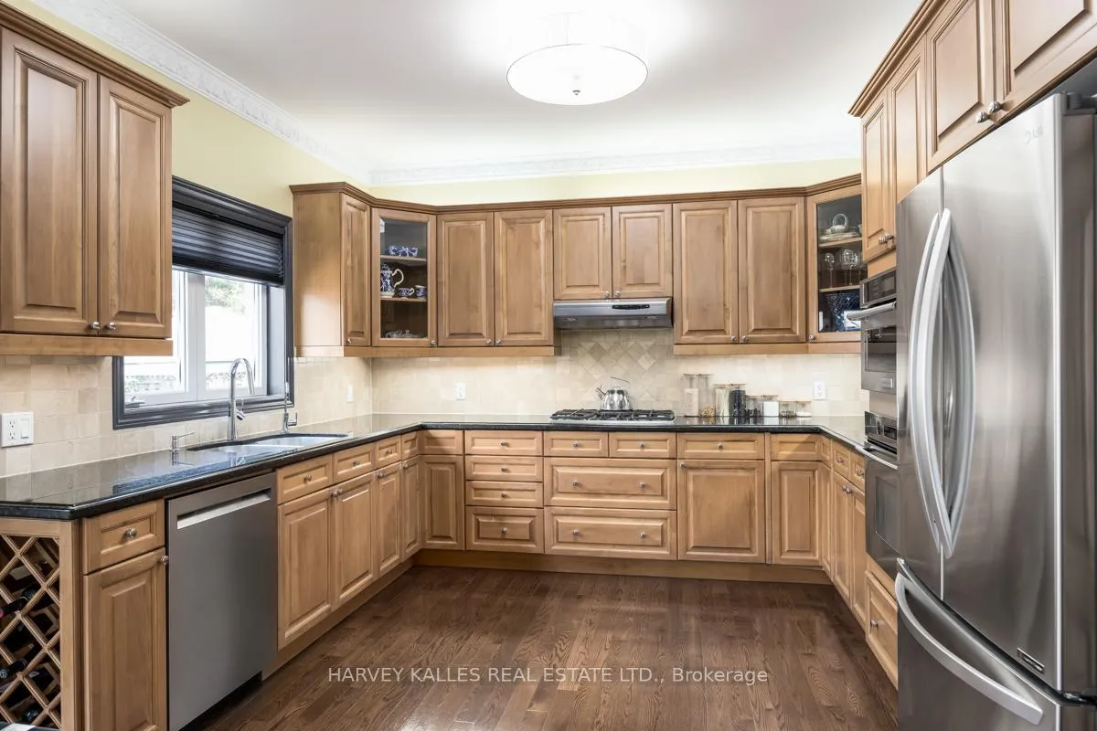 Photo 10 of 20 Concord Road, Vaughan, Beverley Glen — HOMEH