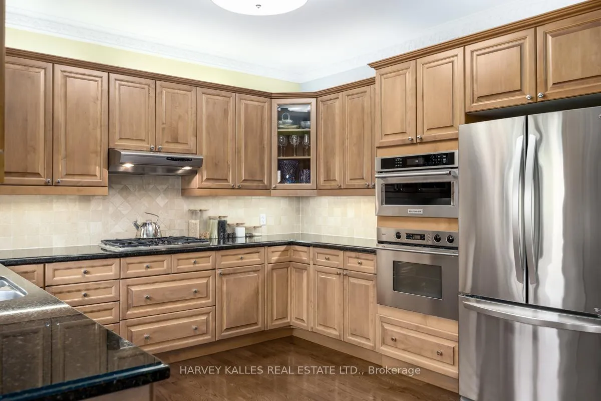 Photo 11 of 20 Concord Road, Vaughan, Beverley Glen — HOMEH