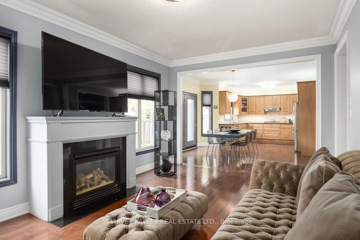 Photo 14 of 20 Concord Road, Vaughan, Beverley Glen — HOMEH