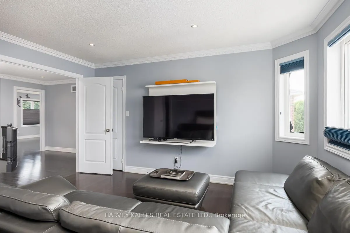 Photo 20 of 20 Concord Road, Vaughan, Beverley Glen — HOMEH