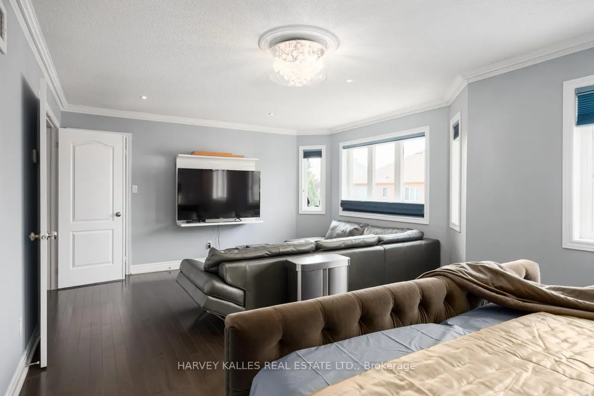 Photo 22 of 20 Concord Road, Vaughan, Beverley Glen — HOMEH