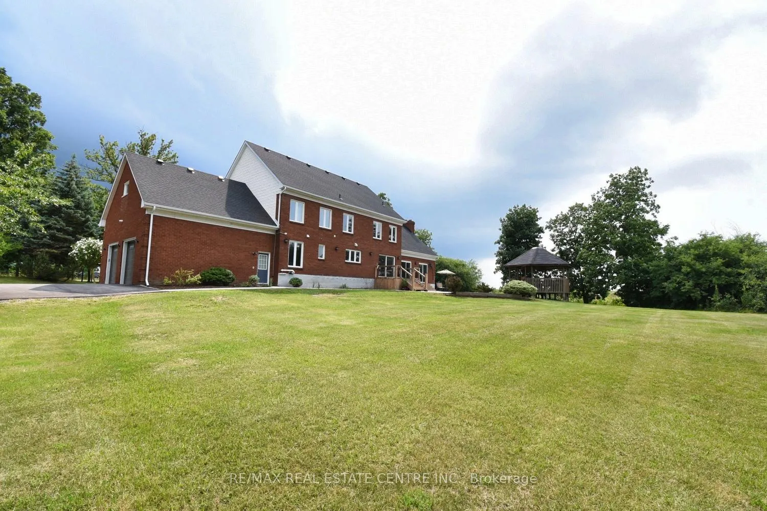 Photo 4 of 237 Highland Road E, Hamilton, Rural Stoney Creek — HOMEH