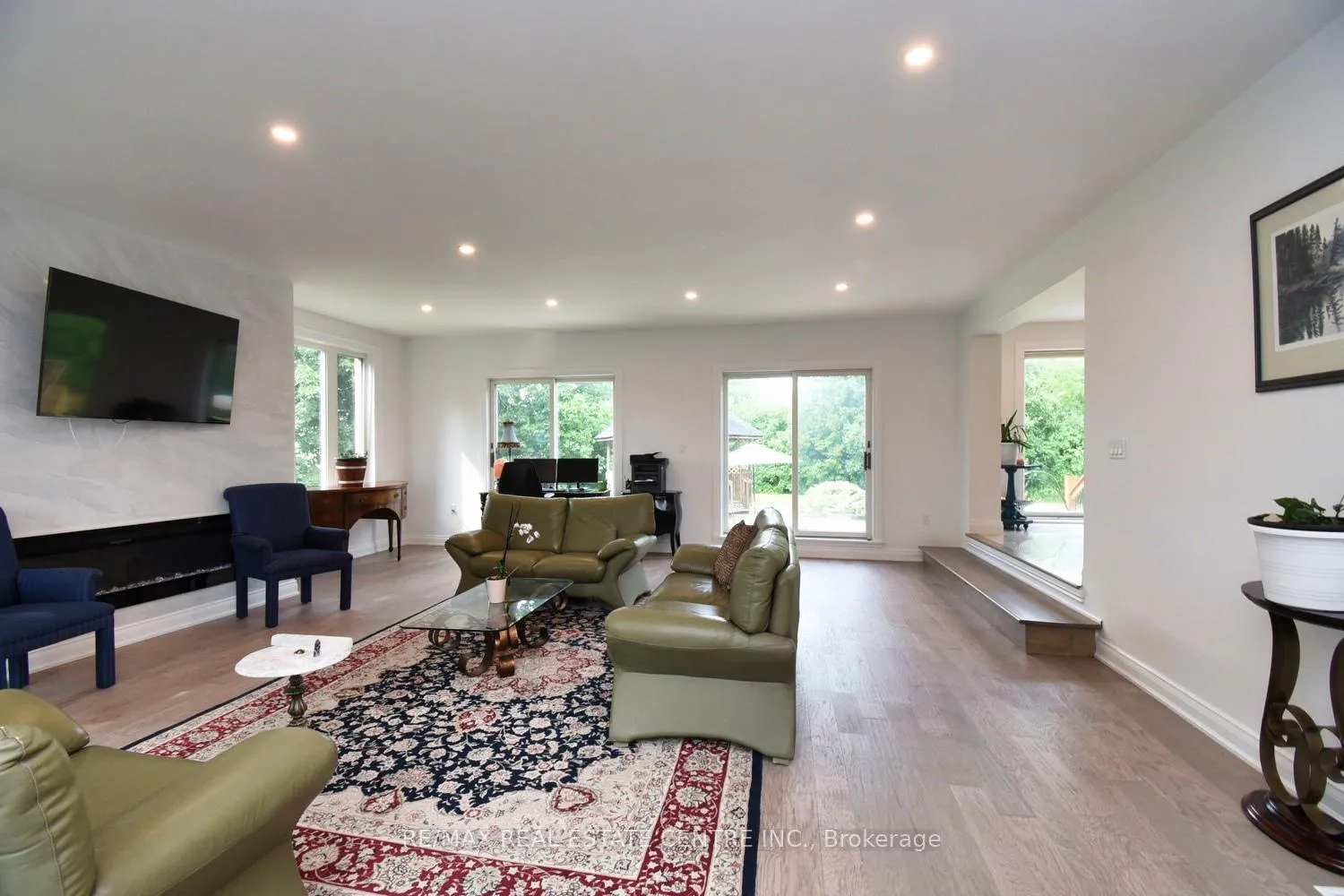 Photo 12 of 237 Highland Road E, Hamilton, Rural Stoney Creek — HOMEH