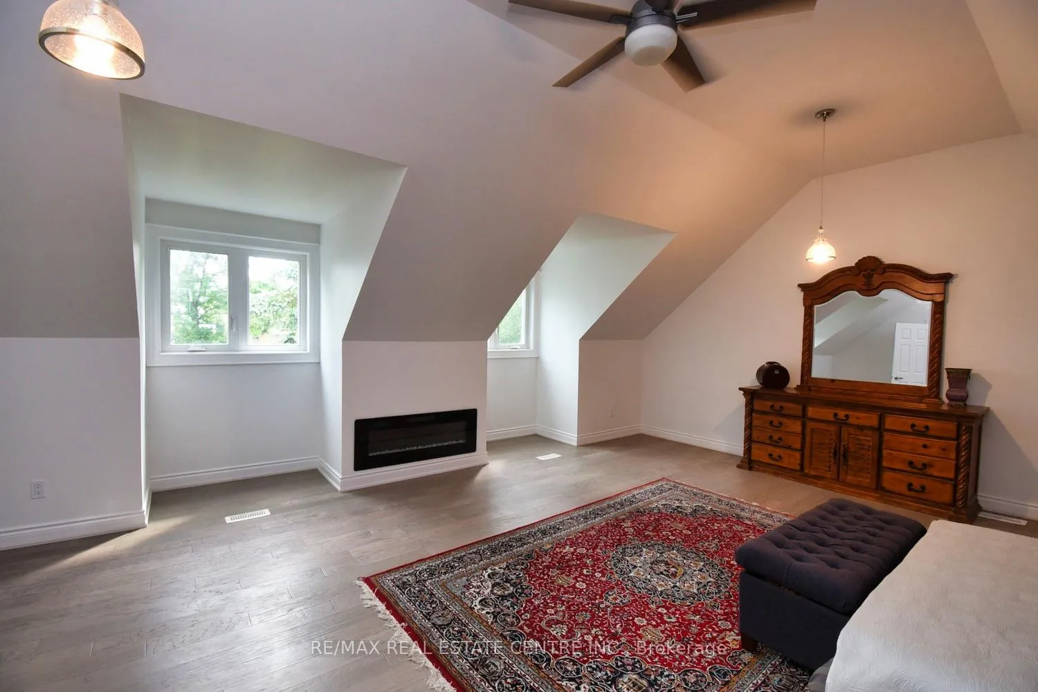 Photo 21 of 237 Highland Road E, Hamilton, Rural Stoney Creek — HOMEH