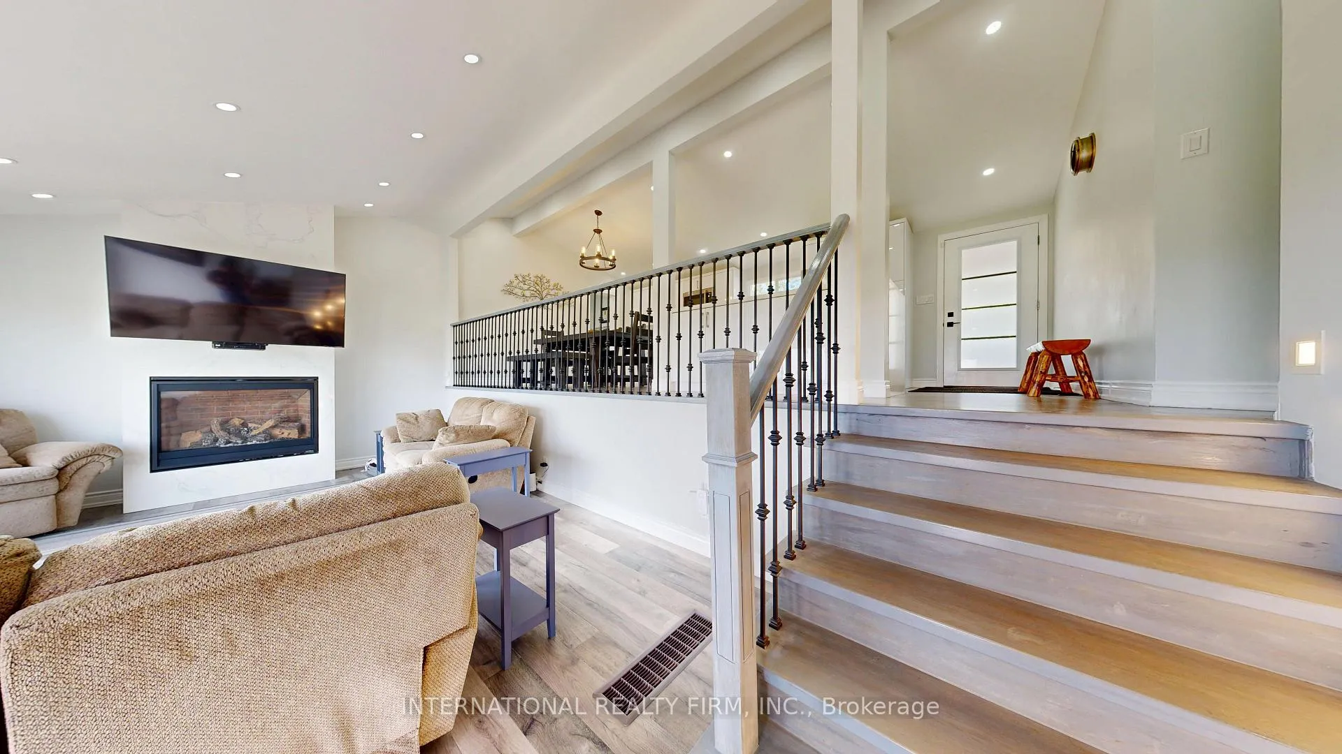 Photo 7 of 8309 Oak Ridges Drive, Hamilton Township, Rural Hamilton — HOMEH