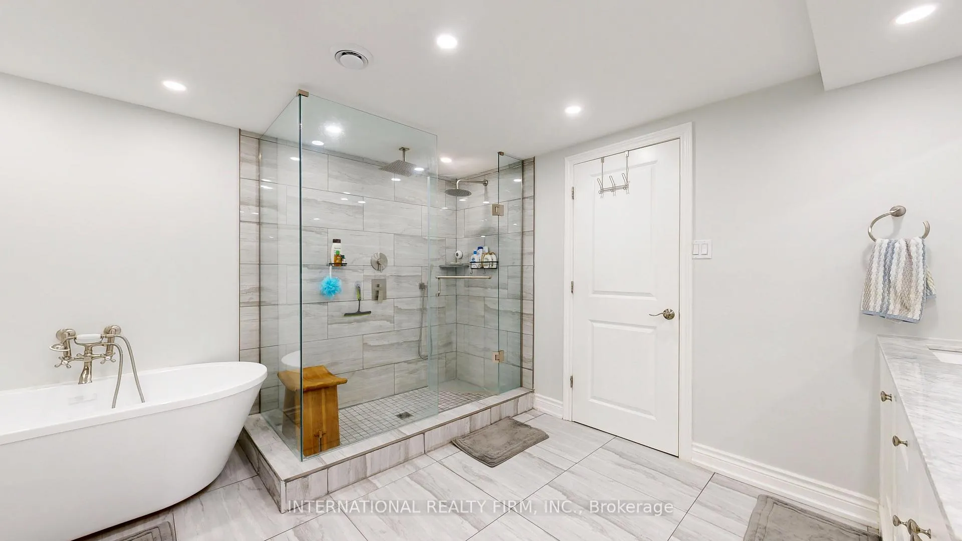 Photo 23 of 8309 Oak Ridges Drive, Hamilton Township, Rural Hamilton — HOMEH