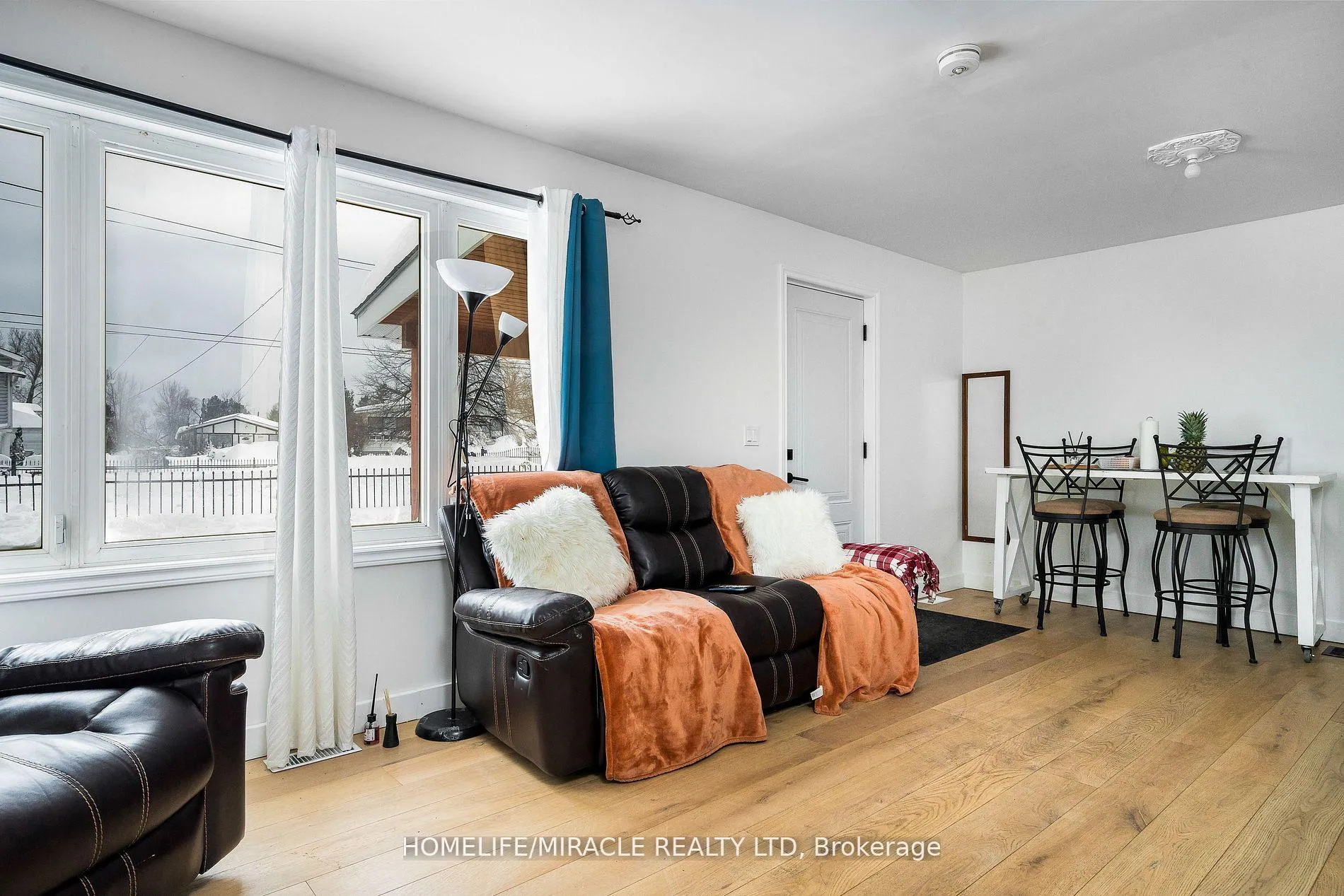 Photo 5 of 101 River Road E, Wasaga Beach — HOMEH