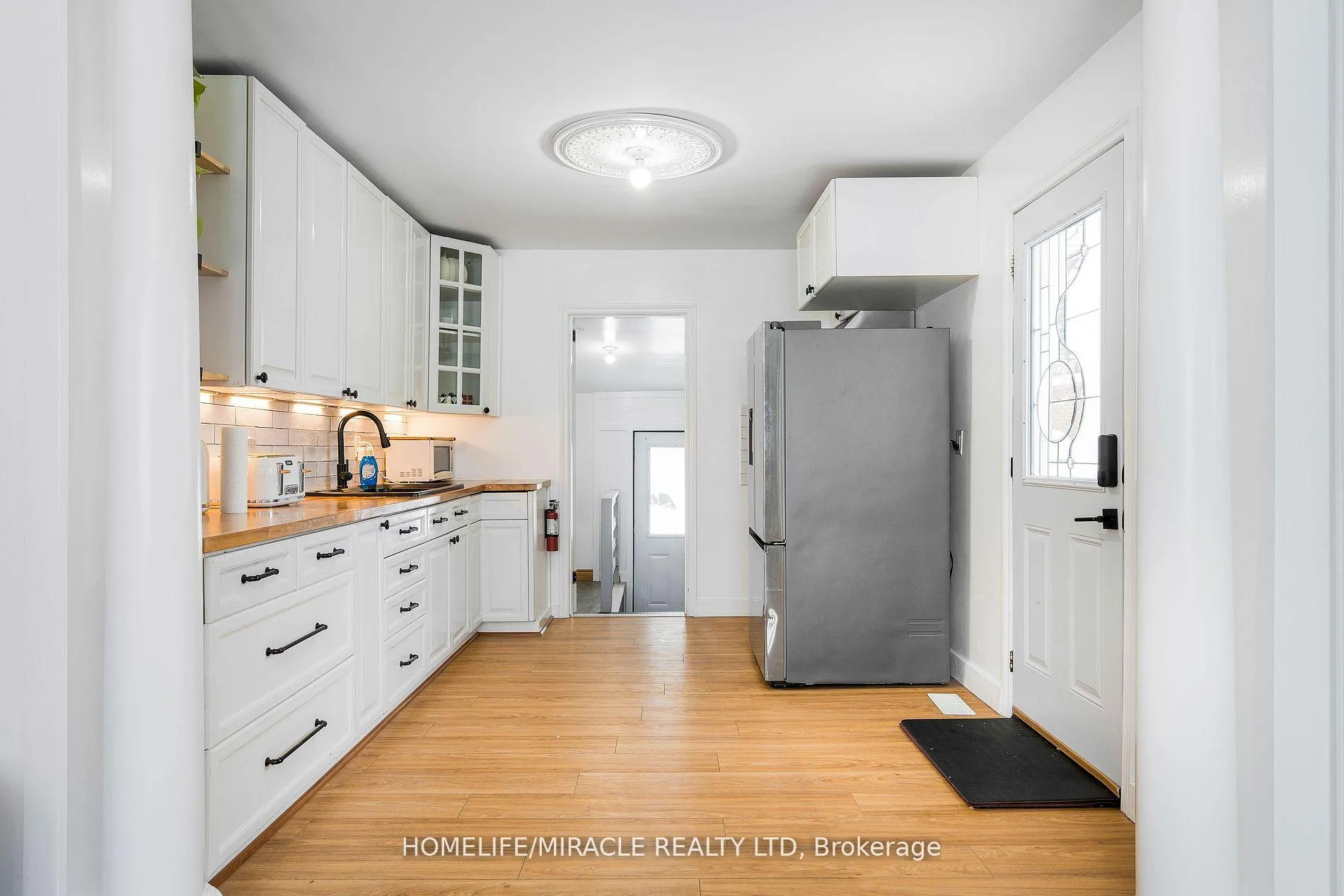 Photo 10 of 101 River Road E, Wasaga Beach — HOMEH