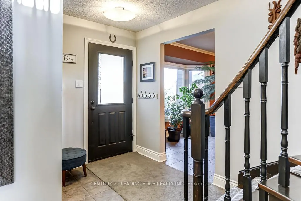 Photo 3 of 104 De Rose Avenue, Caledon, Bolton West — HOMEH