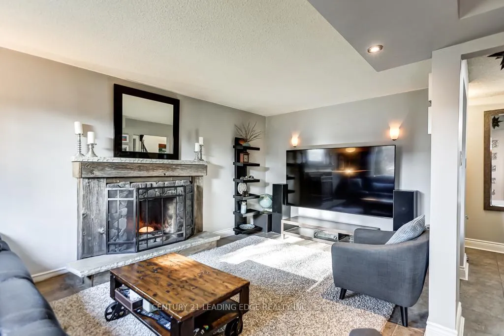 Photo 15 of 104 De Rose Avenue, Caledon, Bolton West — HOMEH