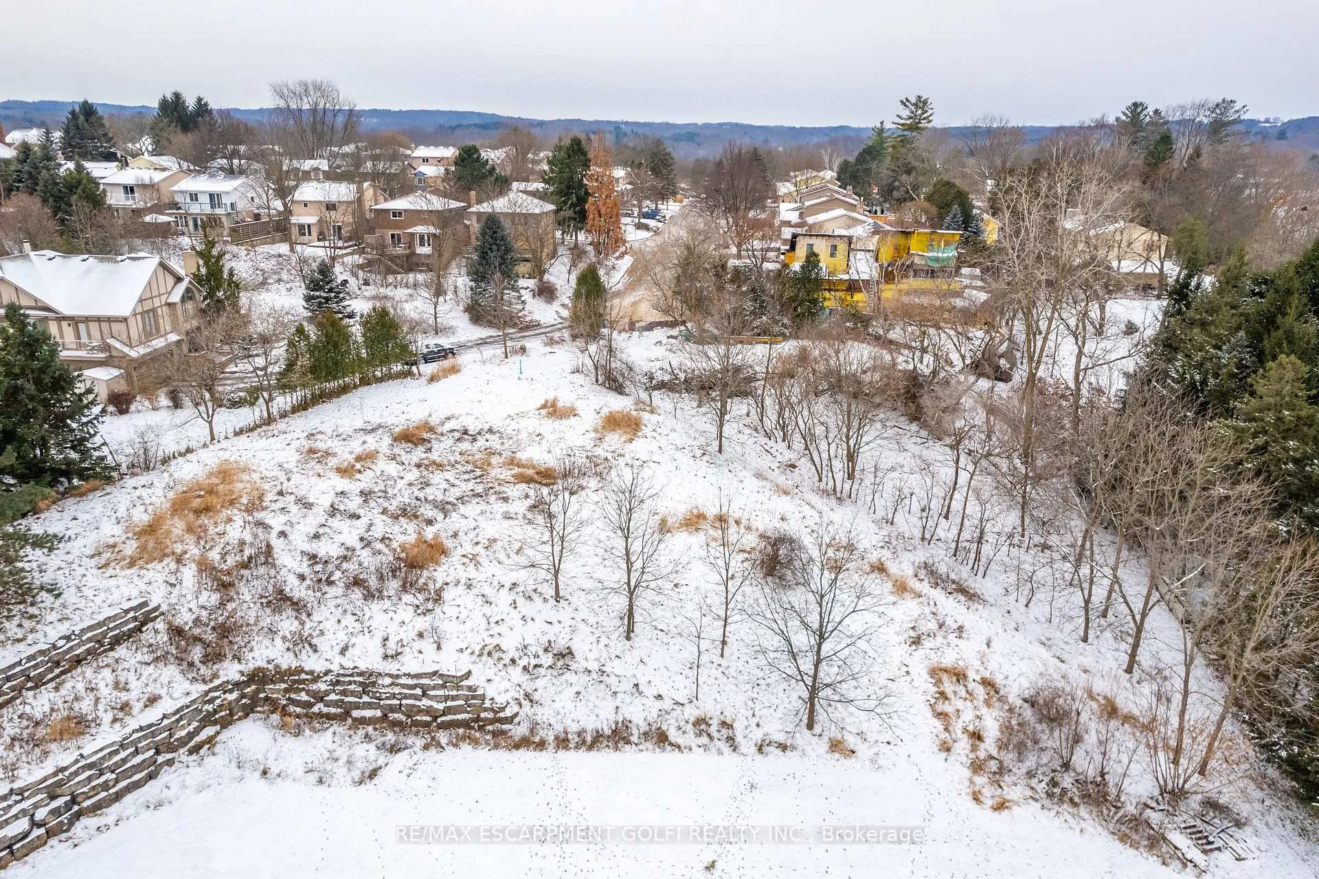 Photo 11 of 7 Ridgewood Boulevard, Hamilton, Dundas — HOMEH