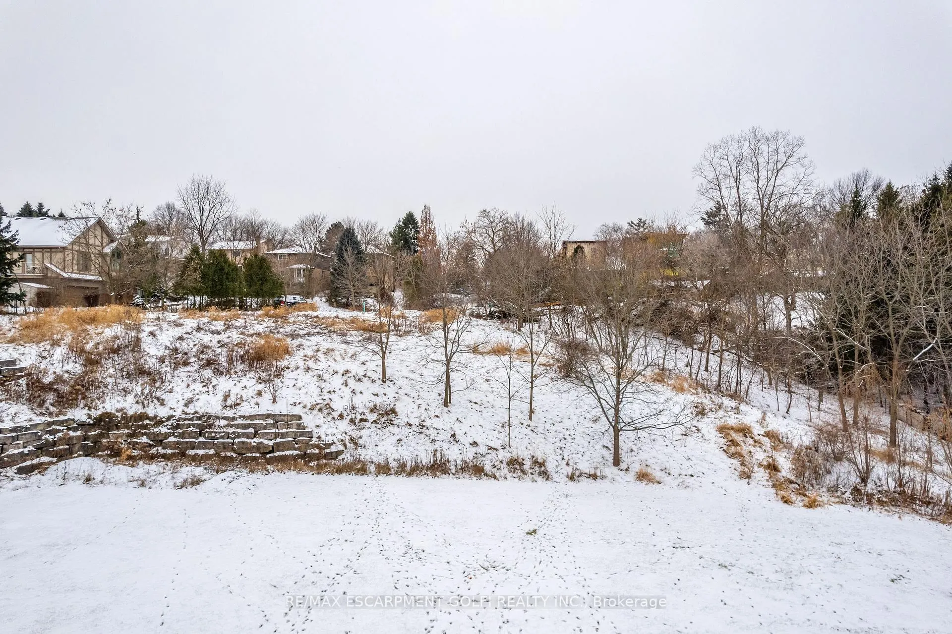 Photo 12 of 7 Ridgewood Boulevard, Hamilton, Dundas — HOMEH