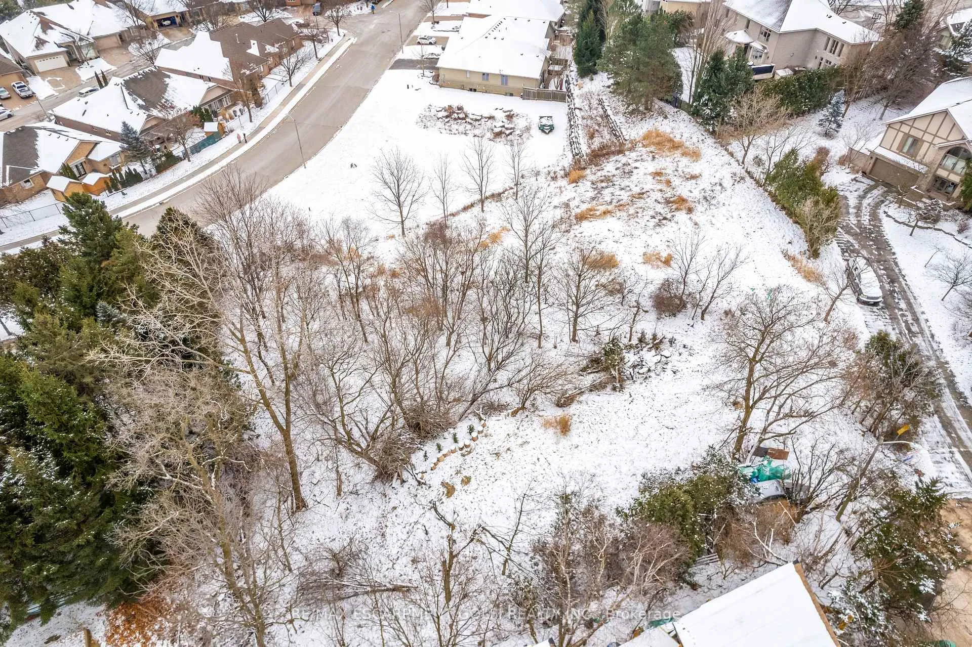 Photo 15 of 7 Ridgewood Boulevard, Hamilton, Dundas — HOMEH