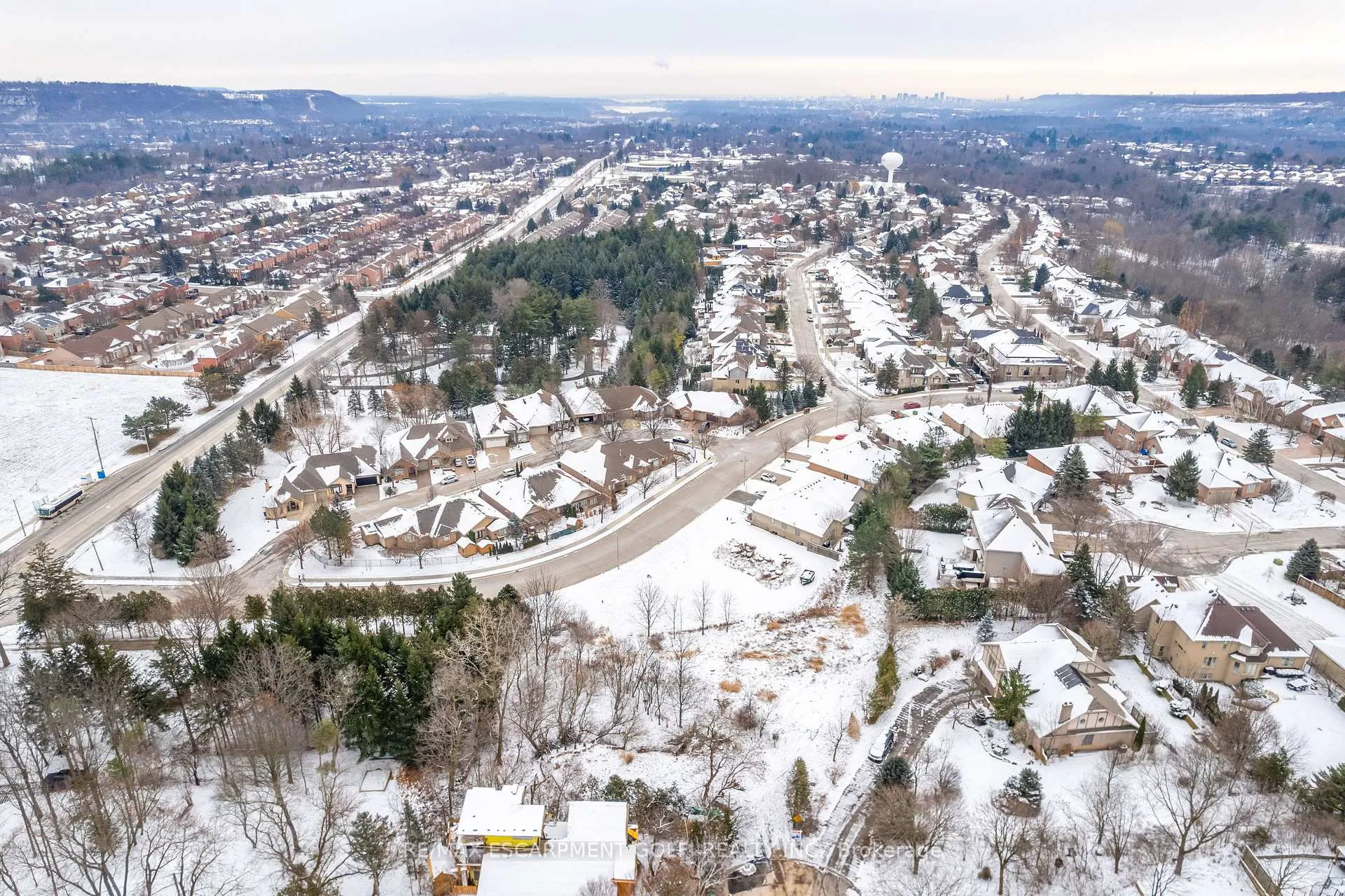 Photo 18 of 7 Ridgewood Boulevard, Hamilton, Dundas — HOMEH