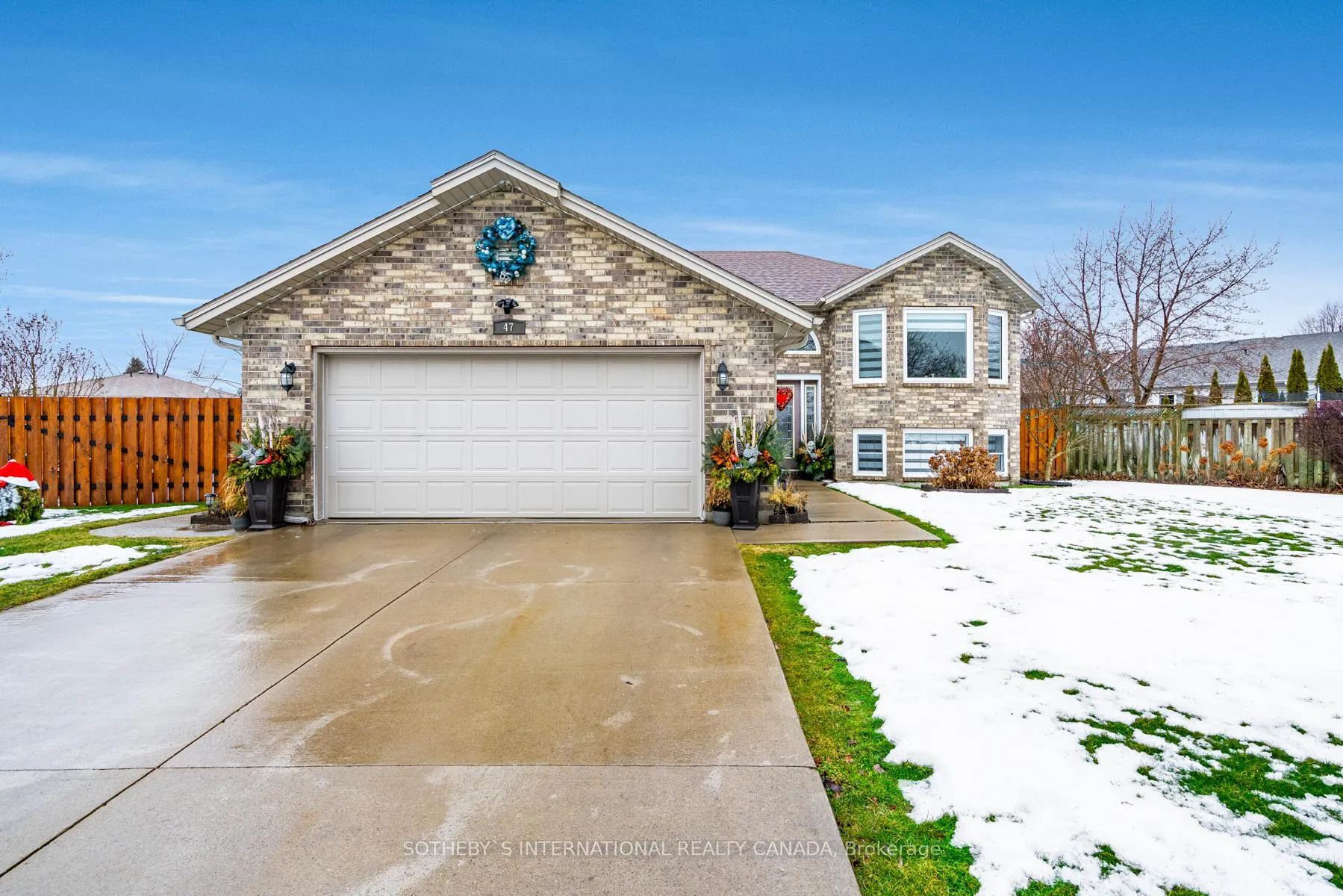 Photo 2 of 47 Eastgrove Crescent, Leamington — HOMEH