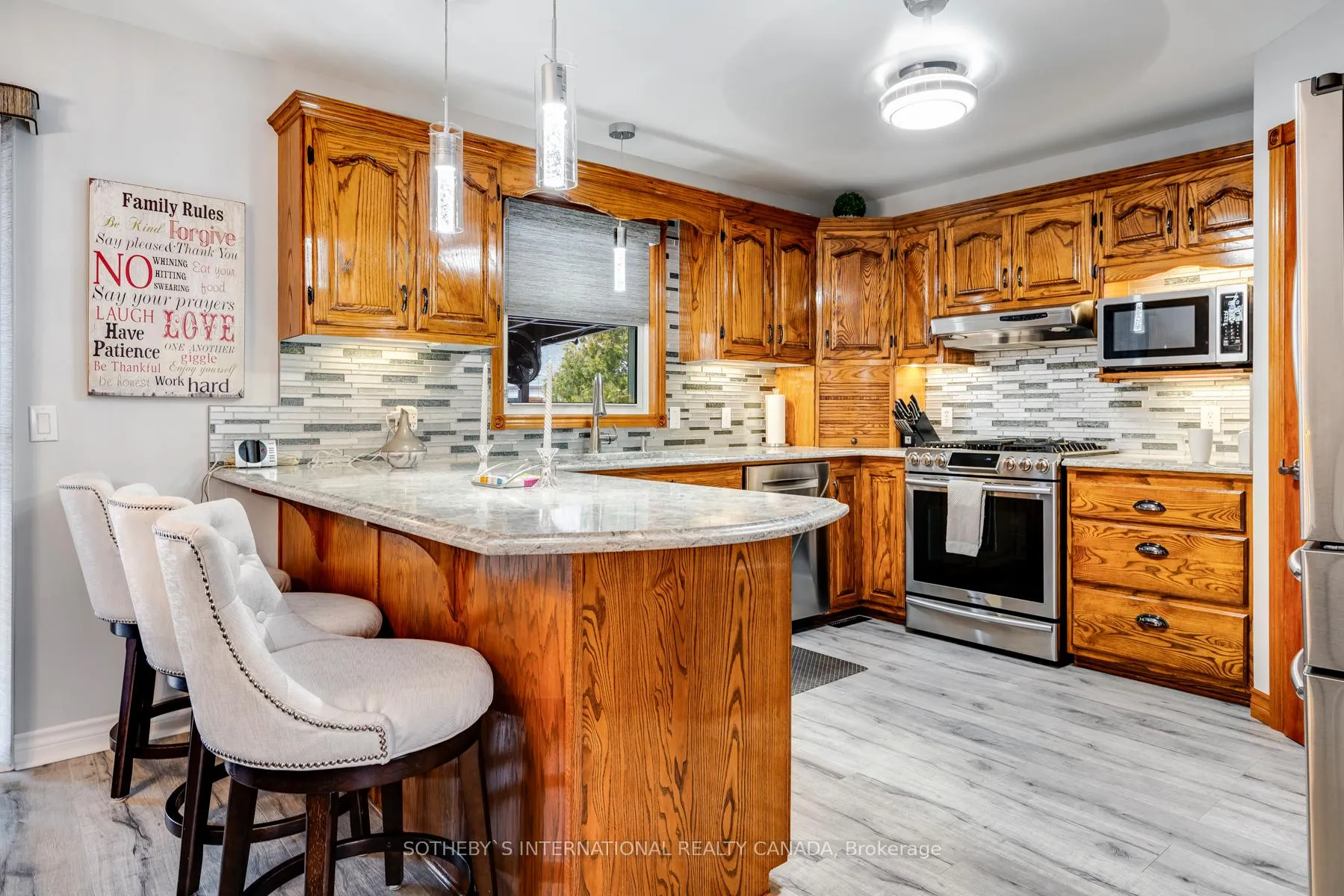 Photo 3 of 47 Eastgrove Crescent, Leamington — HOMEH