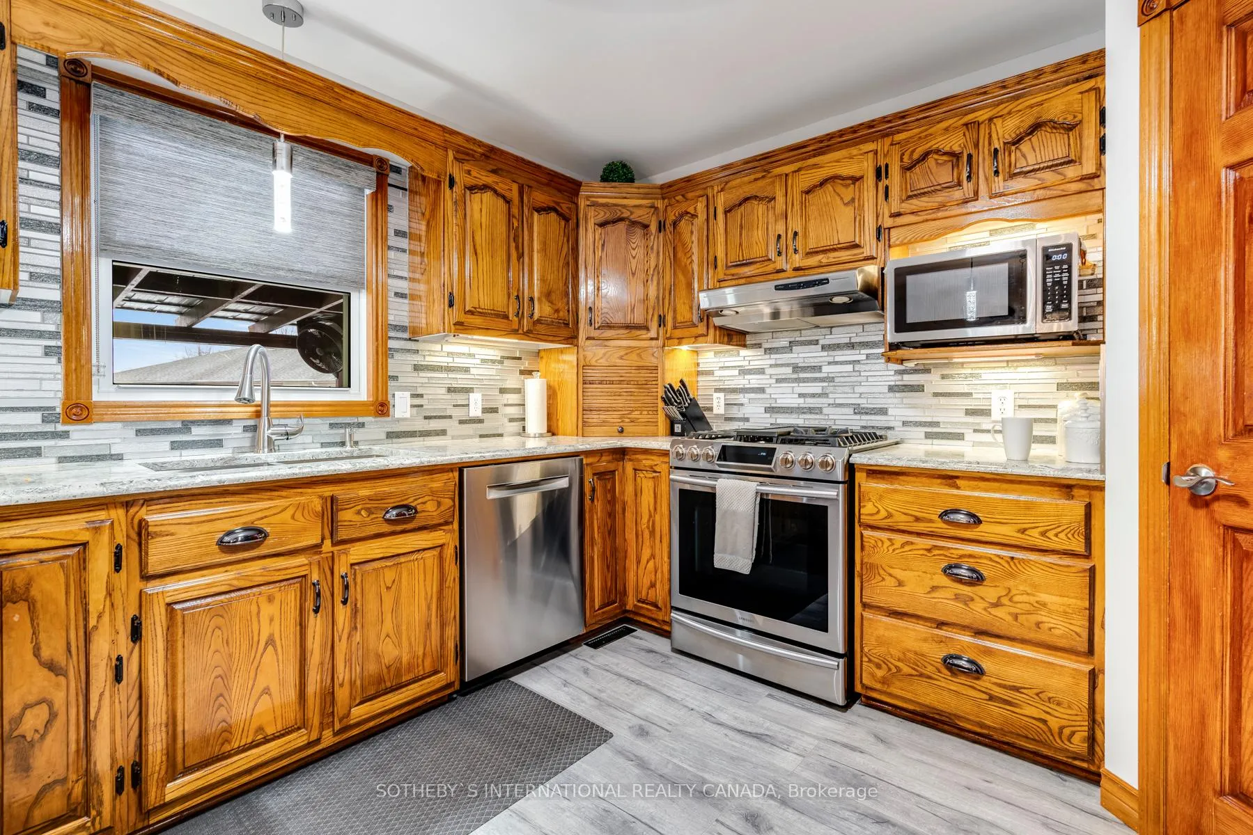 Photo 4 of 47 Eastgrove Crescent, Leamington — HOMEH