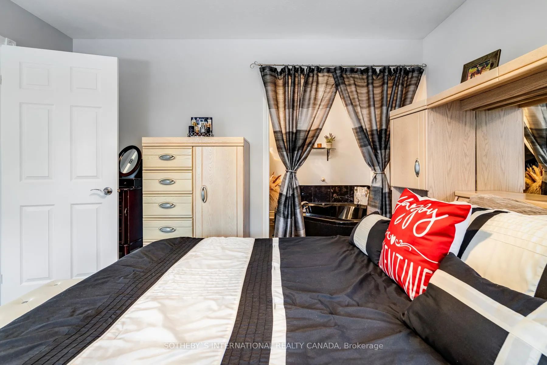 Photo 13 of 47 Eastgrove Crescent, Leamington — HOMEH