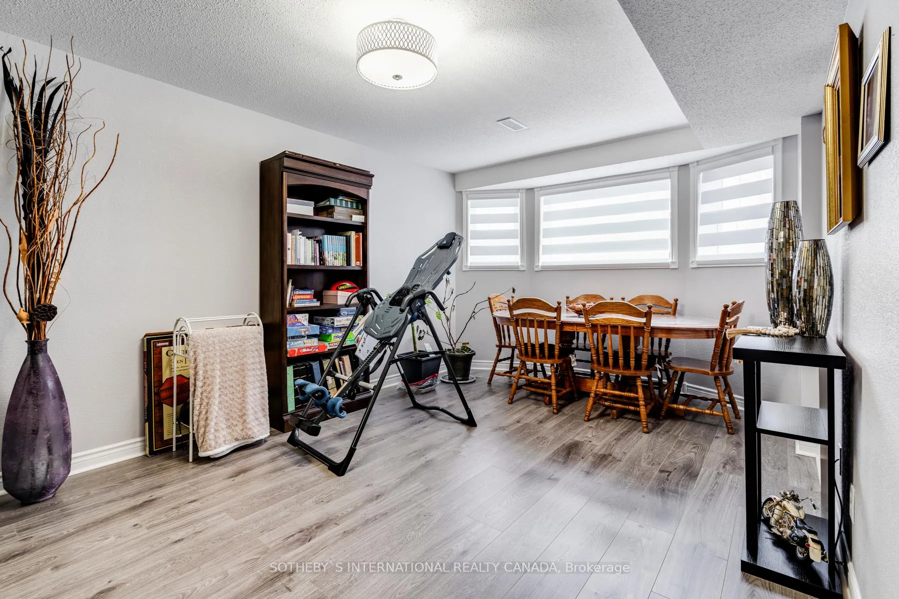 Photo 21 of 47 Eastgrove Crescent, Leamington — HOMEH