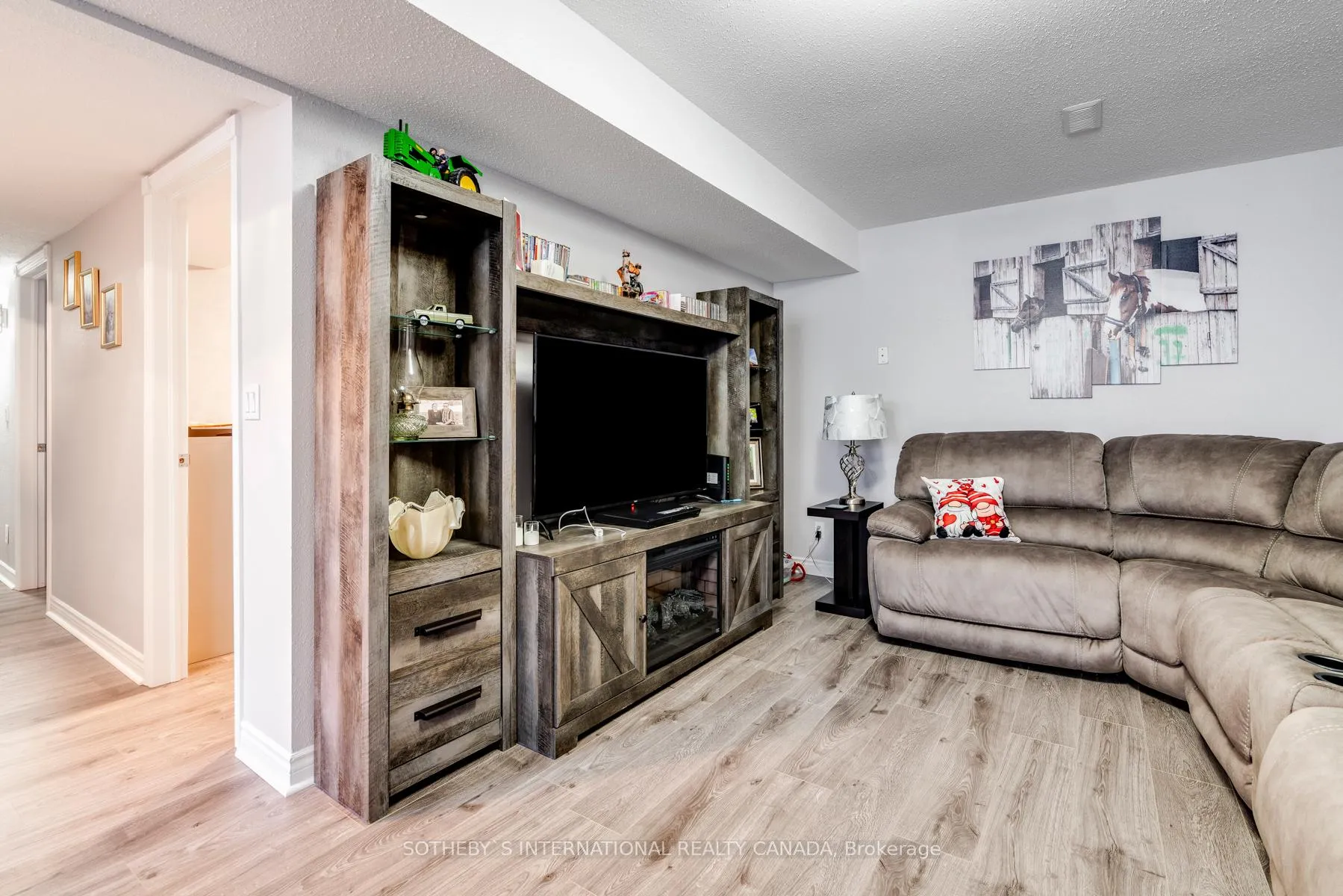 Photo 23 of 47 Eastgrove Crescent, Leamington — HOMEH
