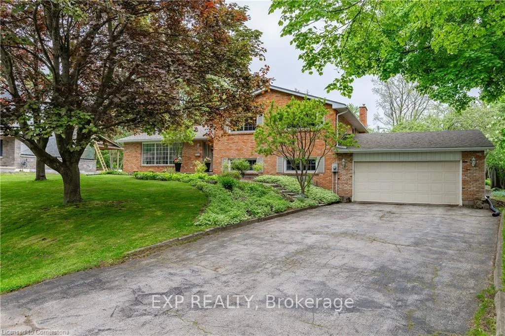 Photo 2 of 11 Coachman Crescent, Hamilton, Freelton — HOMEH
