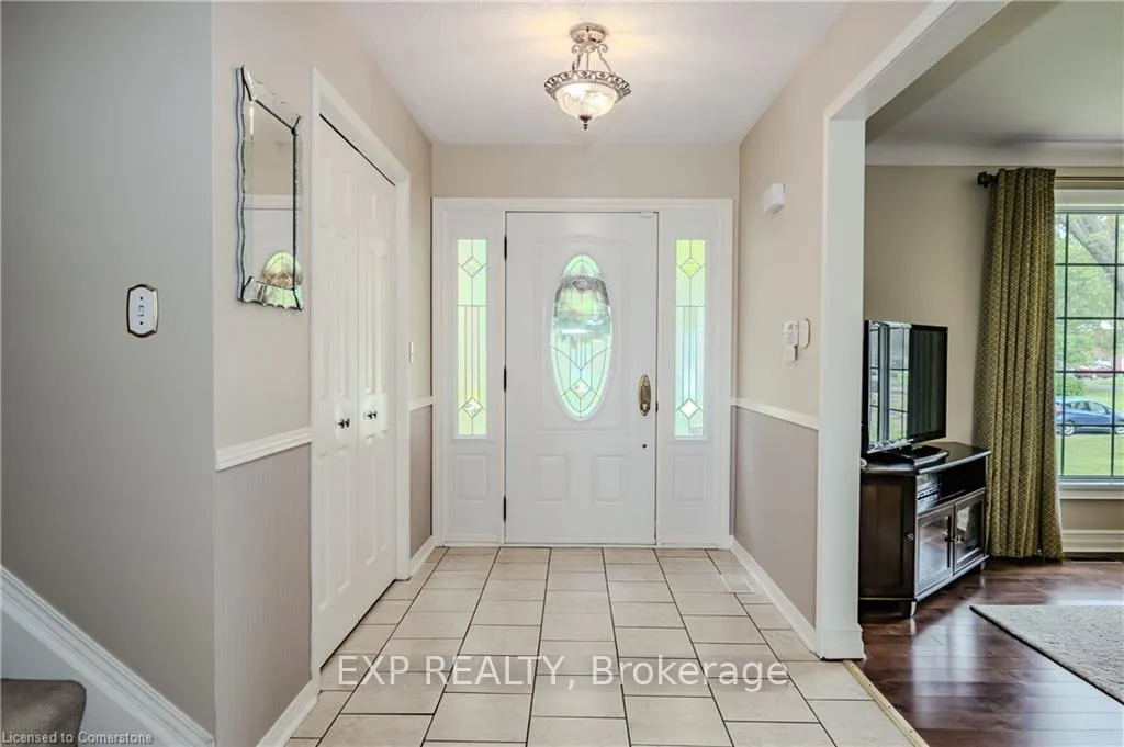 Photo 4 of 11 Coachman Crescent, Hamilton, Freelton — HOMEH