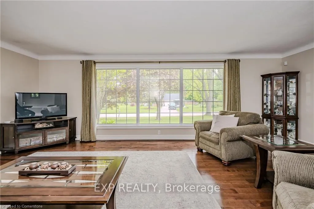 Photo 8 of 11 Coachman Crescent, Hamilton, Freelton — HOMEH