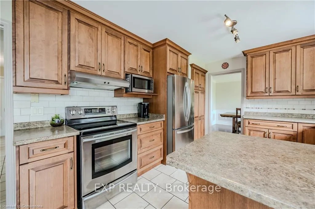 Photo 13 of 11 Coachman Crescent, Hamilton, Freelton — HOMEH