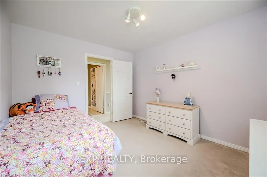 Photo 24 of 11 Coachman Crescent, Hamilton, Freelton — HOMEH