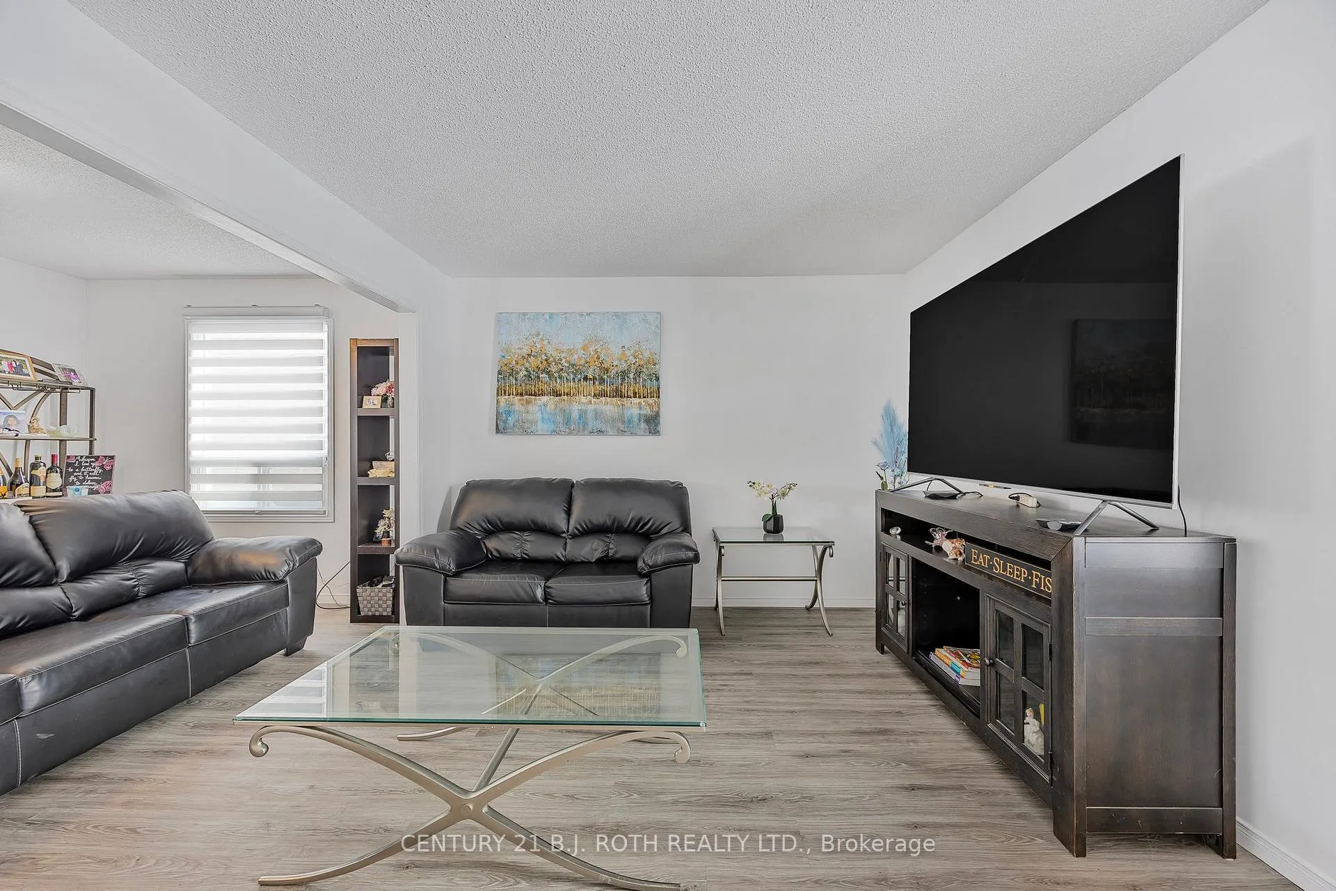 Photo 3 of 13 Wallace Drive, Barrie, Northwest — HOMEH