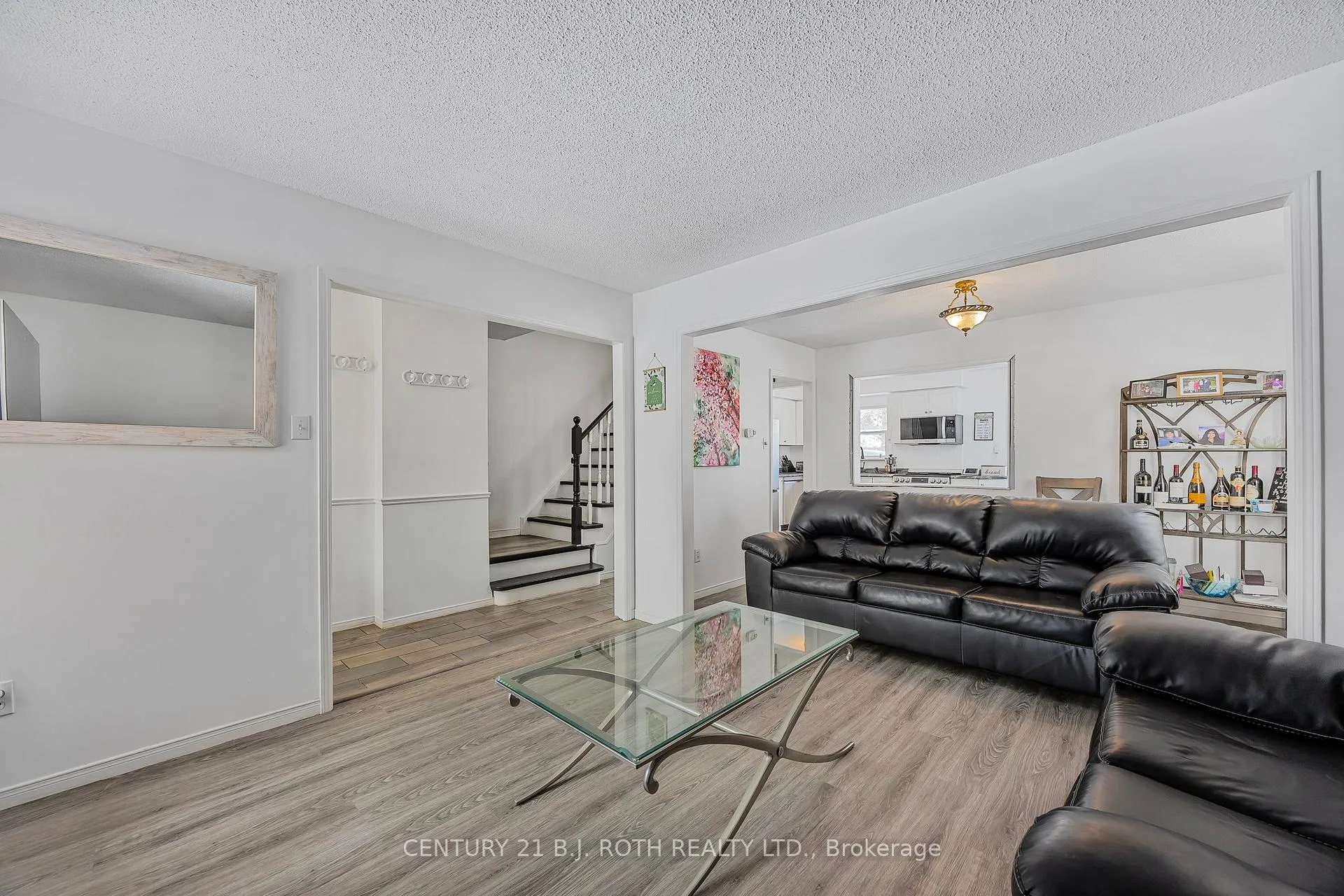 Photo 6 of 13 Wallace Drive, Barrie, Northwest — HOMEH