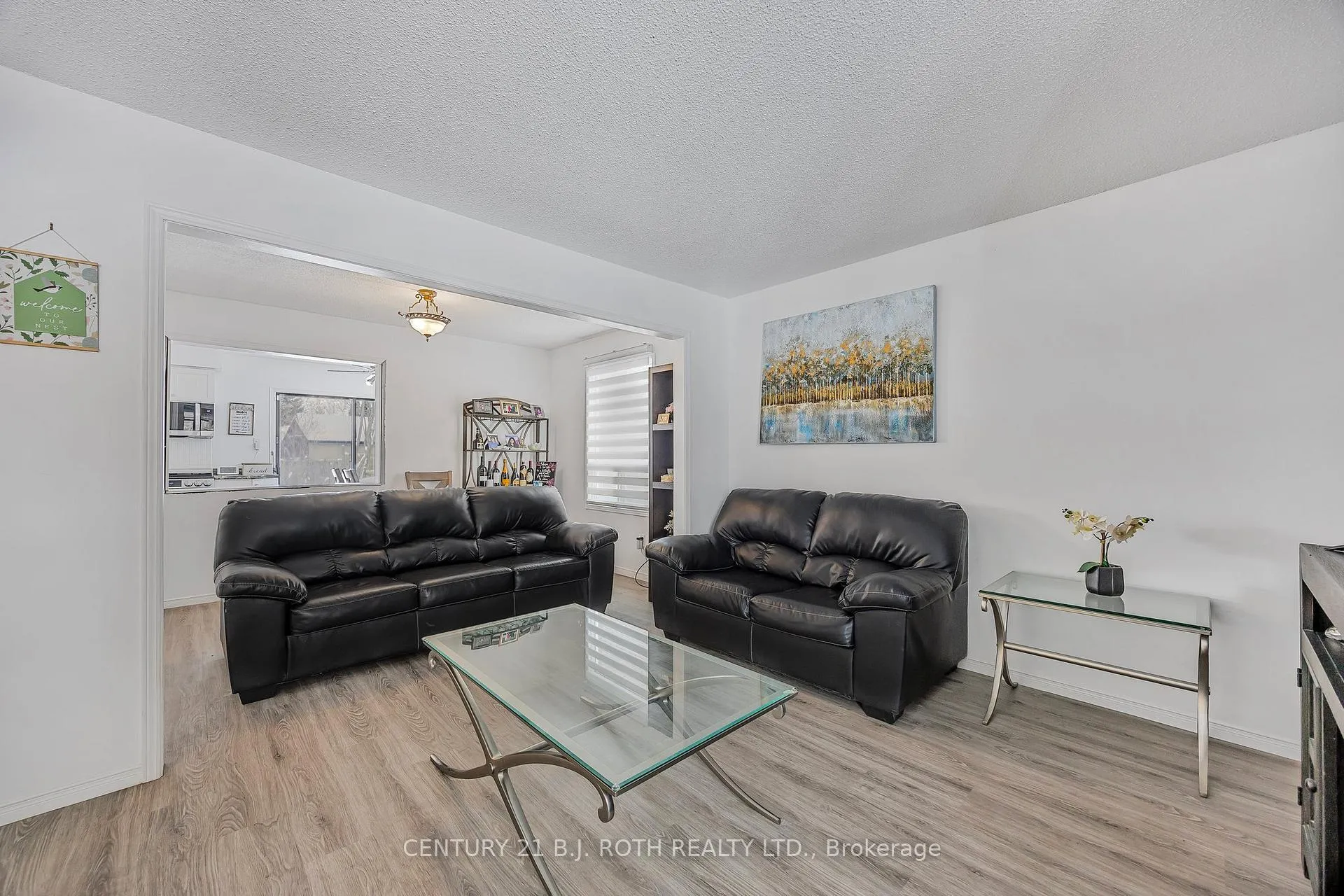 Photo 7 of 13 Wallace Drive, Barrie, Northwest — HOMEH