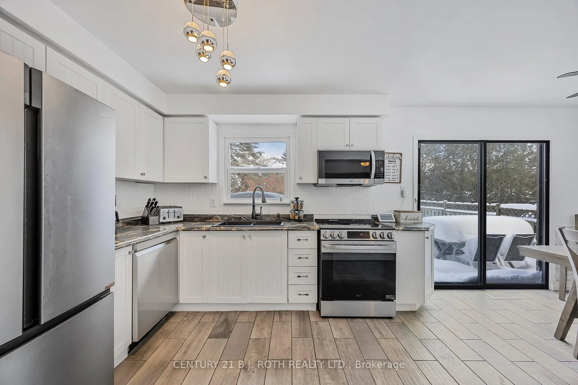 Photo 9 of 13 Wallace Drive, Barrie, Northwest — HOMEH