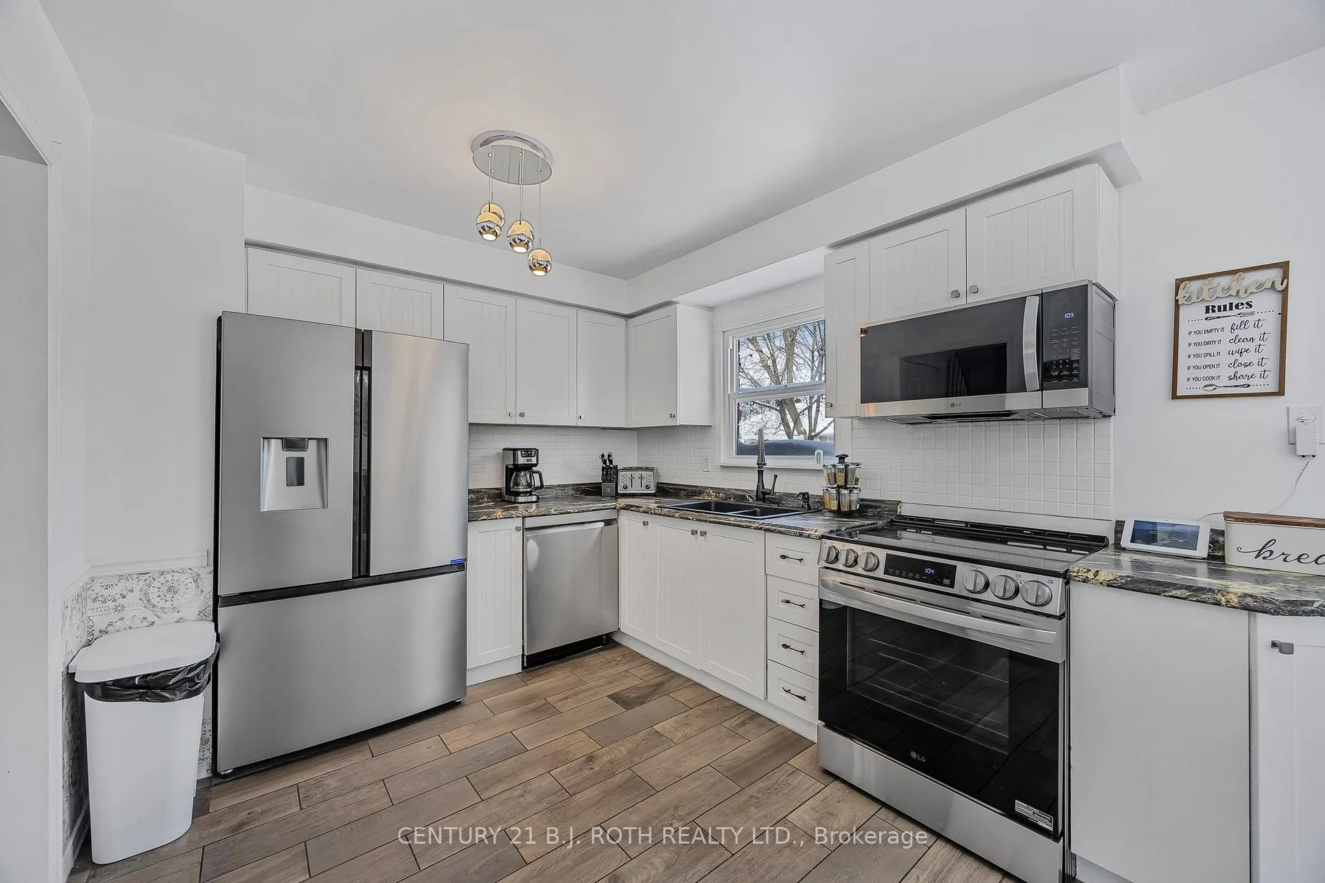 Photo 10 of 13 Wallace Drive, Barrie, Northwest — HOMEH