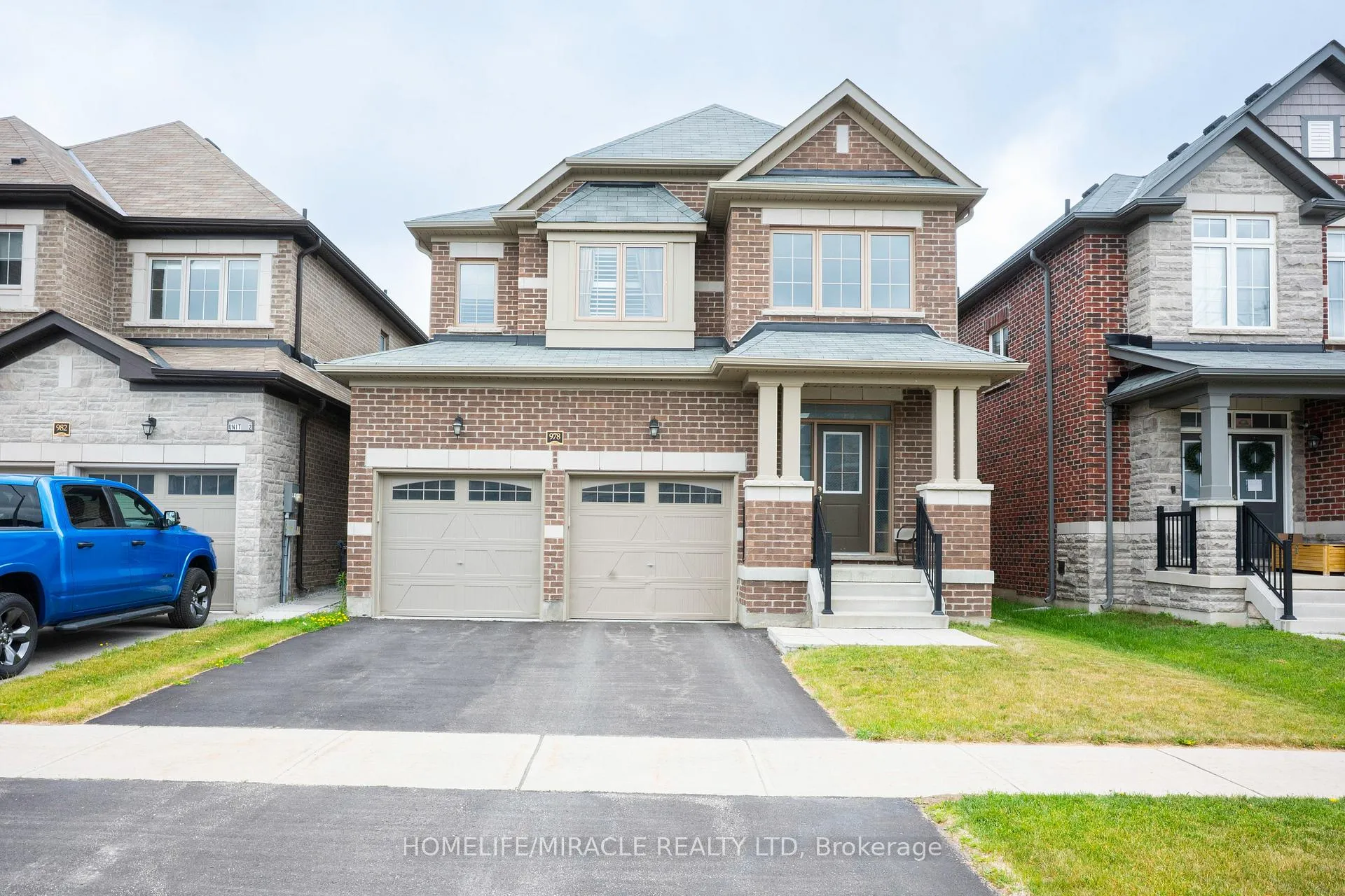 Front of 978 Barton Way